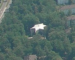 http://upload.wikimedia.org/wikipedia/commons/thumb/4/4f/Karlsruhe_Synagoge_Luftbild.jpg/250px-Karlsruhe_Synagoge_Luftbild.jpg